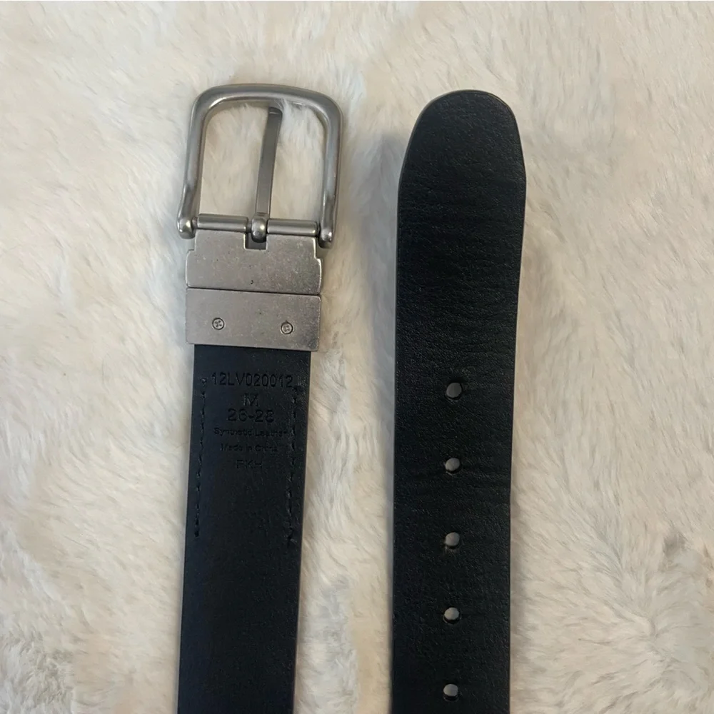 Levi’s Big Boys Reversible black and brown leather belt with silver buckle, M
